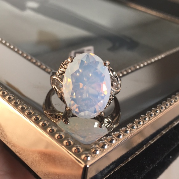 Beautiful Genuine Moonstone Ring - Picture 2 of 5